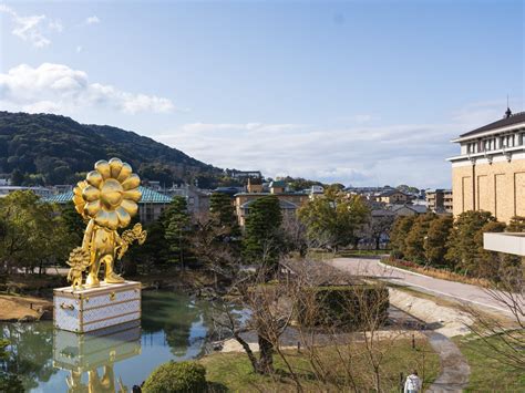 計444石の“お花”が開く！村上隆氏コラボモデルに初のセンター 